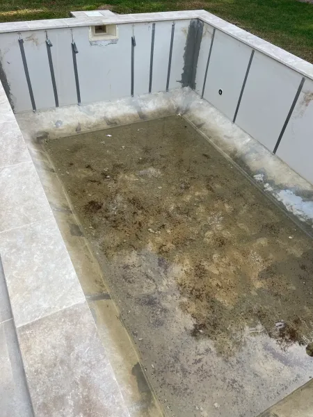 RÉNOVATION D'UNE PISCINE PANNEAUX AVEC DU PVC ARMÉ RENOLIT ALKORPLAN 3D TOUCH SUBLIME À MALLEMORT PRÈS DU GOLF PONT ROYAL