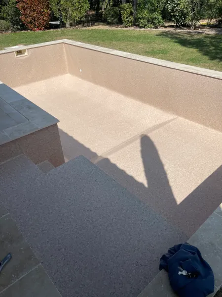 RÉNOVATION D'UNE PISCINE PANNEAUX AVEC DU PVC ARMÉ RENOLIT ALKORPLAN 3D TOUCH SUBLIME À MALLEMORT PRÈS DU GOLF PONT ROYAL